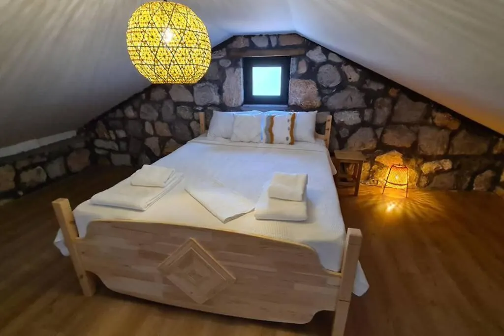 Villa Mitos , Uzum Baglari Ve Zeytinlikler Icinde Mini Bir Cennet Ve Tas Ev - Дом Мифы Fethiye